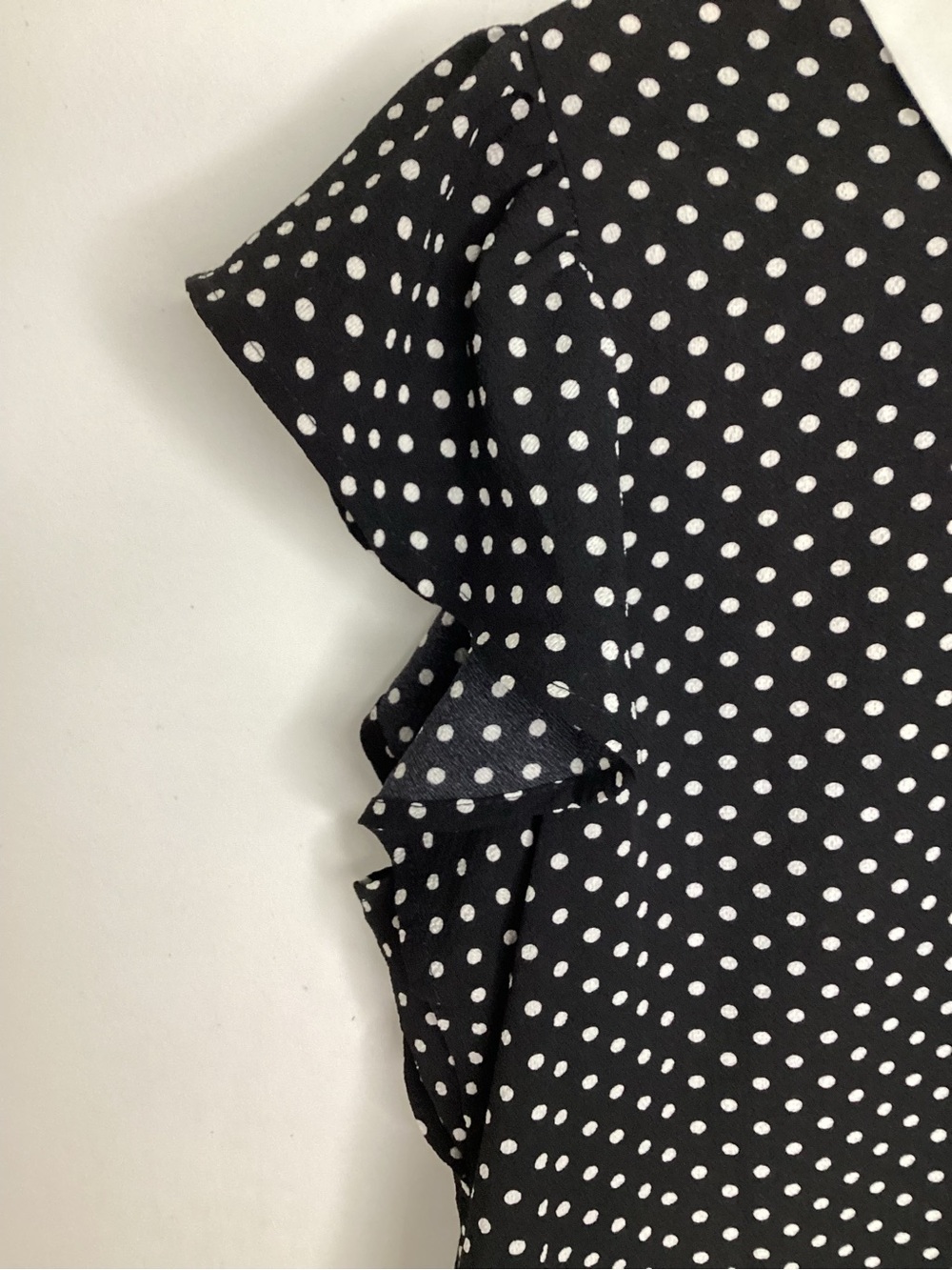 NWOT Black Polka Dot Ruffle Sleeve Blouse with White Peter Pan Collar L - Picture 5 of 10